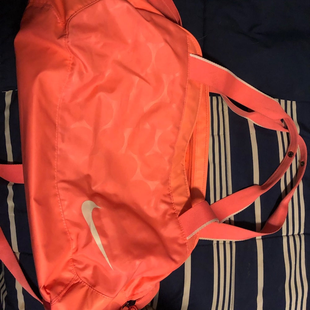 Women’s Nike duffel bag